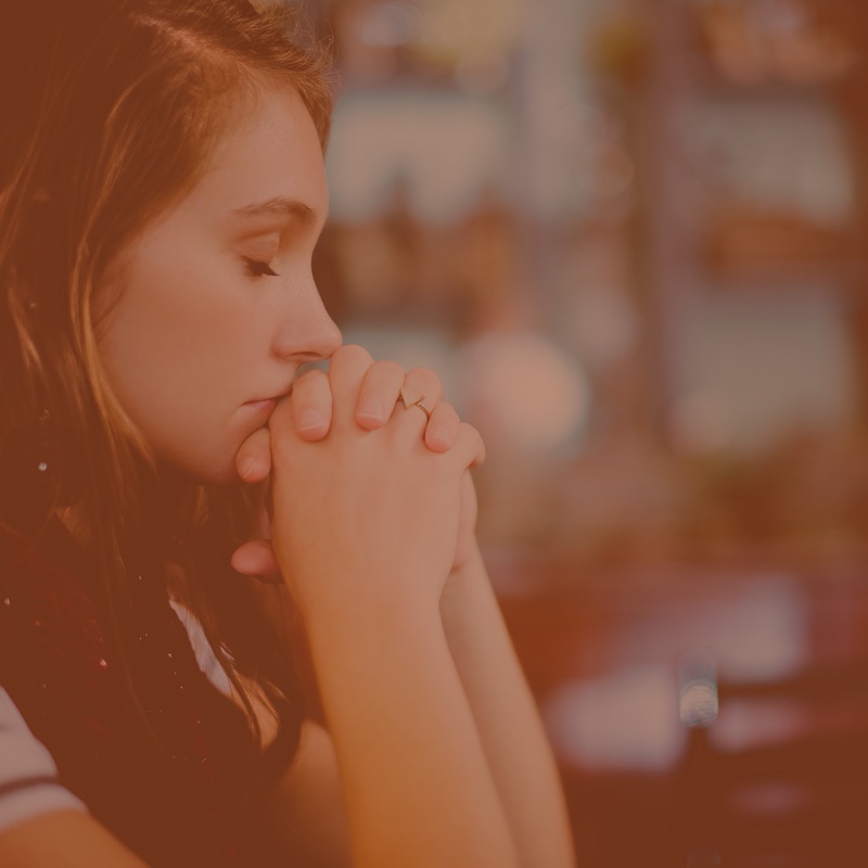 woman praying image